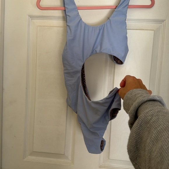 Acacia one piece size S ( small, not petite) - Picture 3 of 3